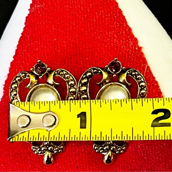 1928 Victorian Style Earrings Gold-Tone Faux Pearl Rhinestone Royal Regal Vtg - Picture 7 of 9